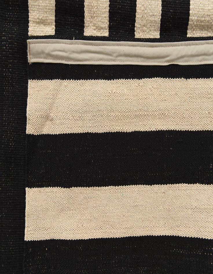 Detail image of  5' 6 x 8'  Hand Woven Kilim Modern Wool Rug