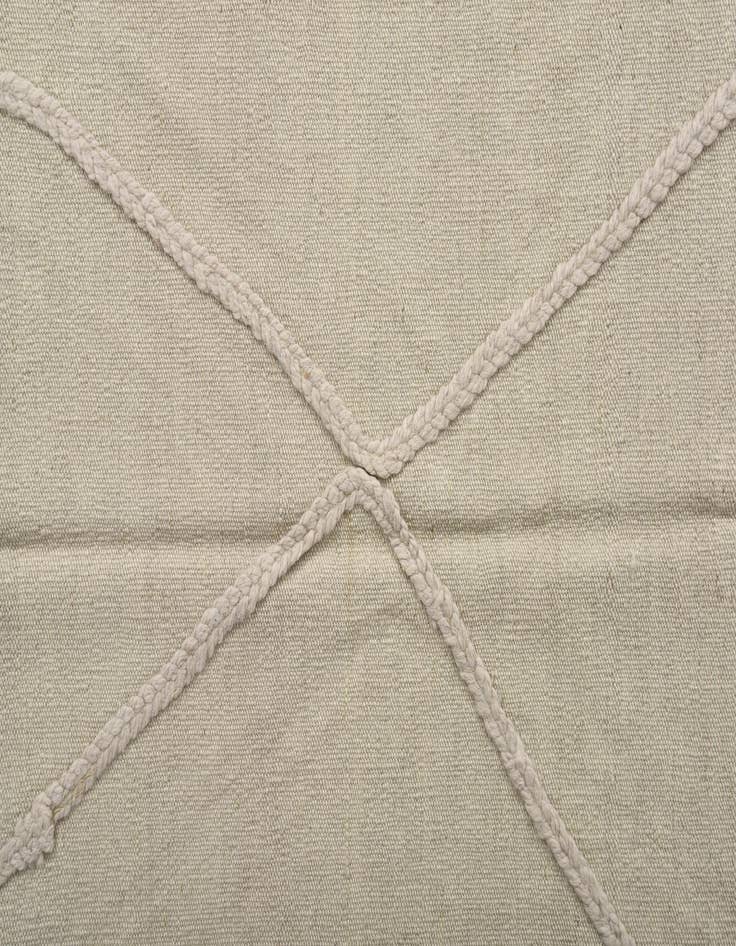 Detail image of  4' 1 x 6'  Hand Woven Kilim Modern Wool Rug