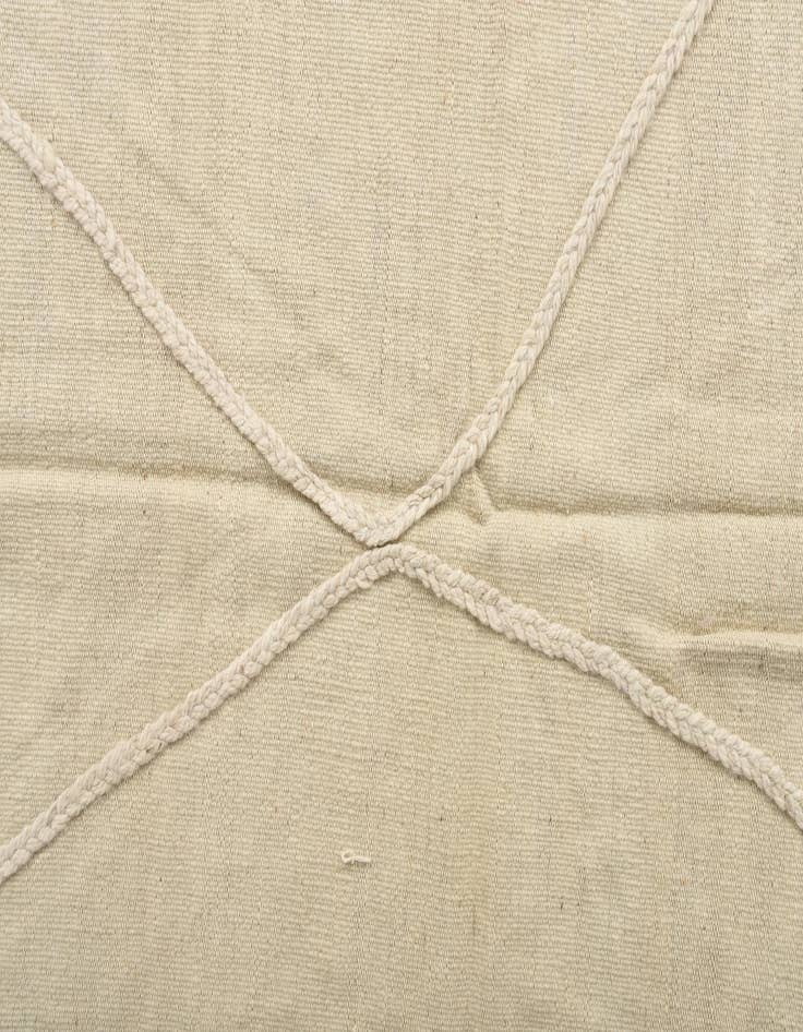 Detail image of  5' 4 x 7' 9  Hand Woven Kilim Modern Wool Rug