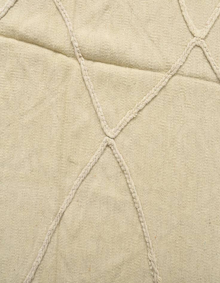 Detail image of  5' 6 x 8'  Hand Woven Kilim Modern Wool Rug