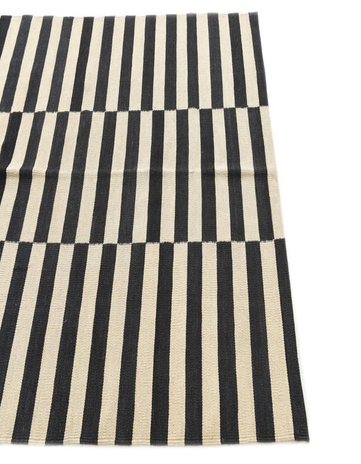 Detail image of  4' 3 x 5' 10  Hand Woven Kilim Modern Wool Rug