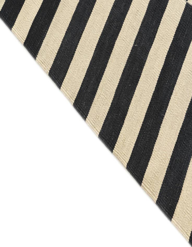 Detail image of  4' 3 x 5' 10  Hand Woven Kilim Modern Wool Rug