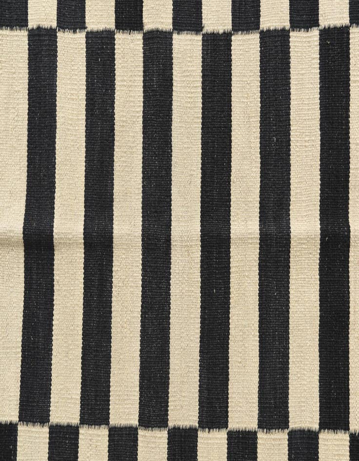 Detail image of  4' 3 x 5' 10  Hand Woven Kilim Modern Wool Rug