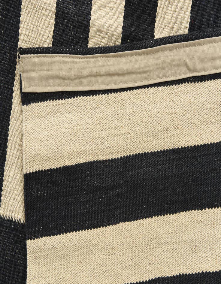 Detail image of  4' 3 x 5' 10  Hand Woven Kilim Modern Wool Rug