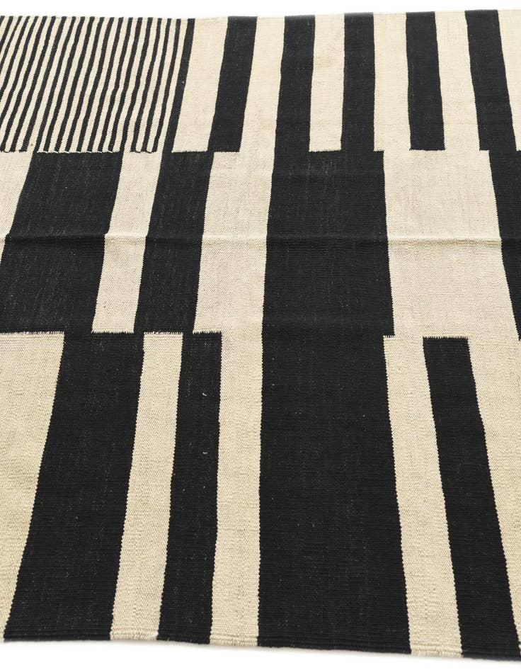 Detail image of  5' 1 x 6' 7  Hand Woven Kilim Modern Wool Rug