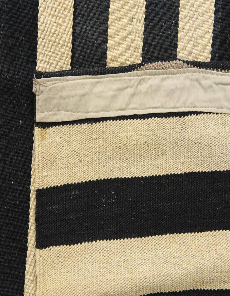 Detail image of  5' 9 x 7' 9  Hand Woven Kilim Modern Wool Rug