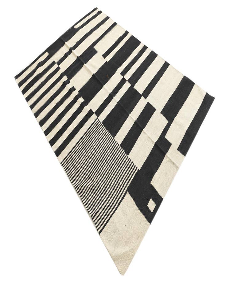 Detail image of  5' x 7'  Hand Woven Kilim Modern Wool Rug