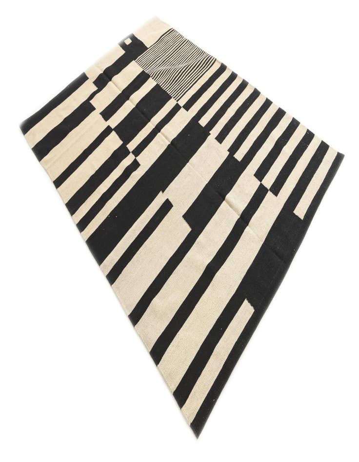 Detail image of  5' x 7'  Hand Woven Kilim Modern Wool Rug