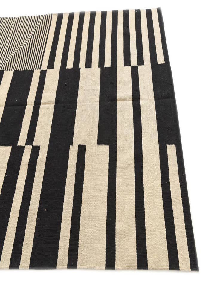 Detail image of  5' x 7'  Hand Woven Kilim Modern Wool Rug