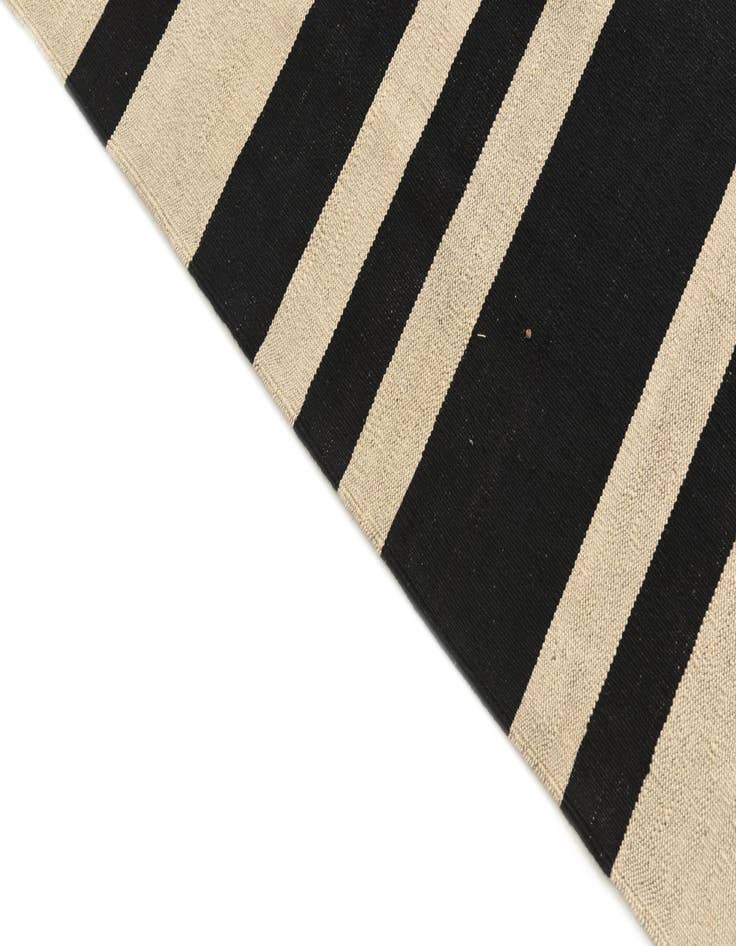 Detail image of  5' x 7'  Hand Woven Kilim Modern Wool Rug