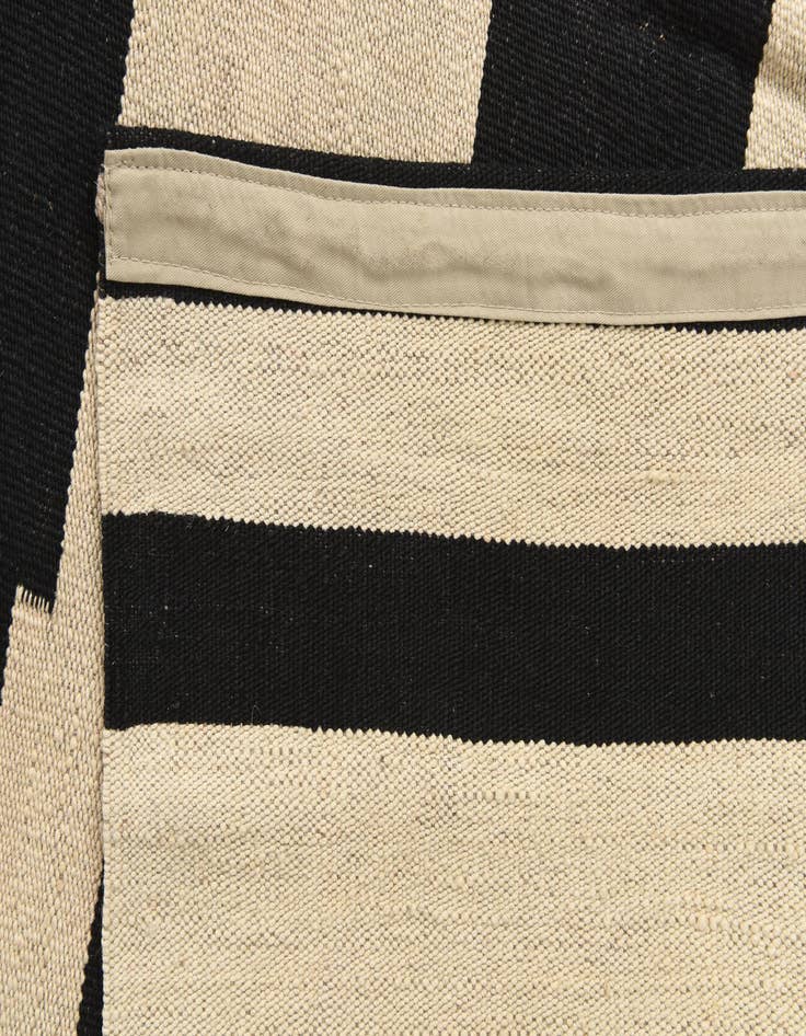 Detail image of  5' x 7'  Hand Woven Kilim Modern Wool Rug