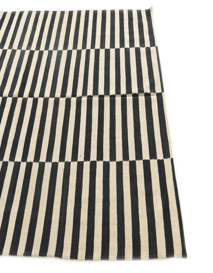 Detail image of  5' x 6' 4  Hand Woven Kilim Modern Wool Rug