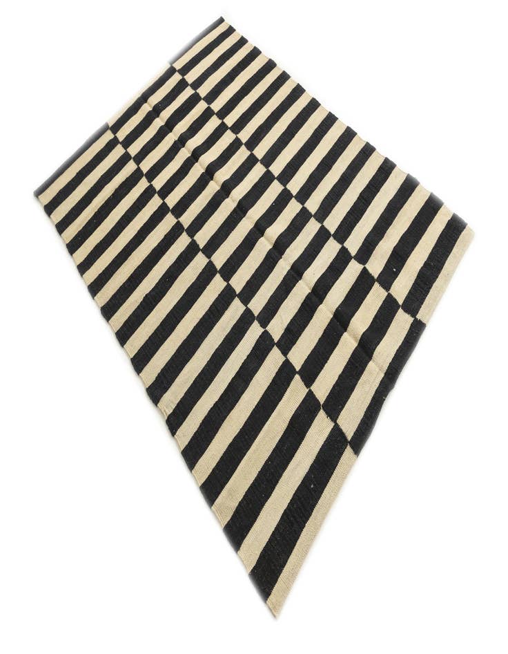 Detail image of  4' 3 x 5' 10  Hand Woven Kilim Modern Wool Rug