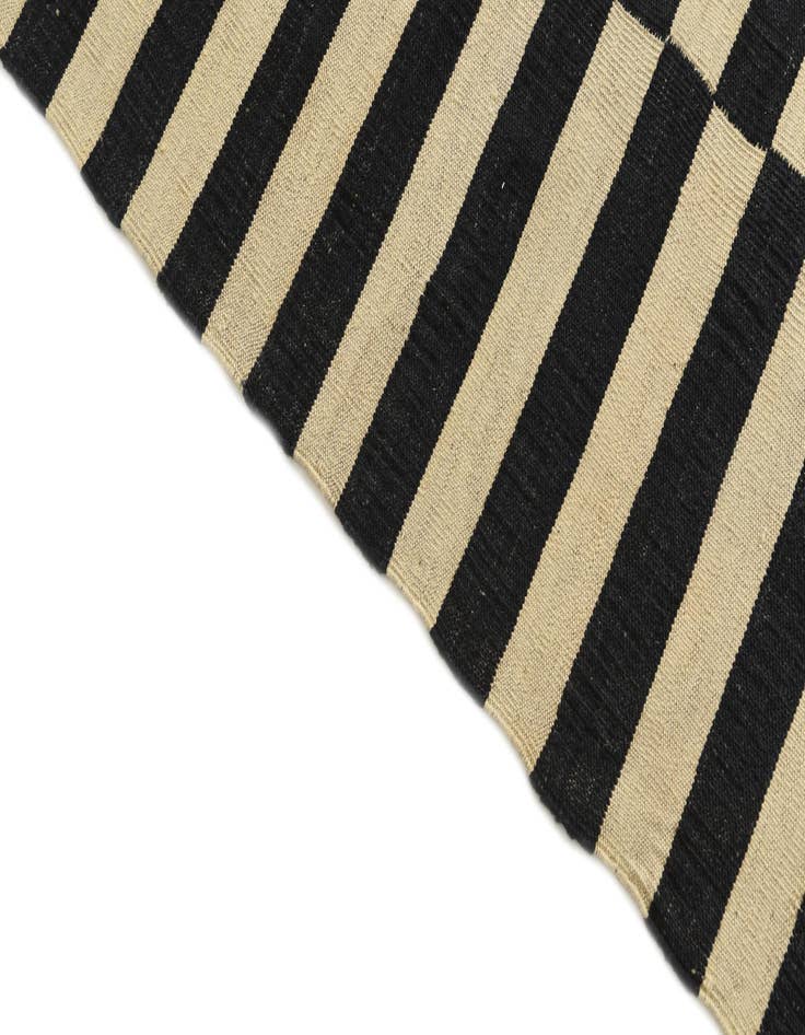 Detail image of  4' 3 x 5' 10  Hand Woven Kilim Modern Wool Rug