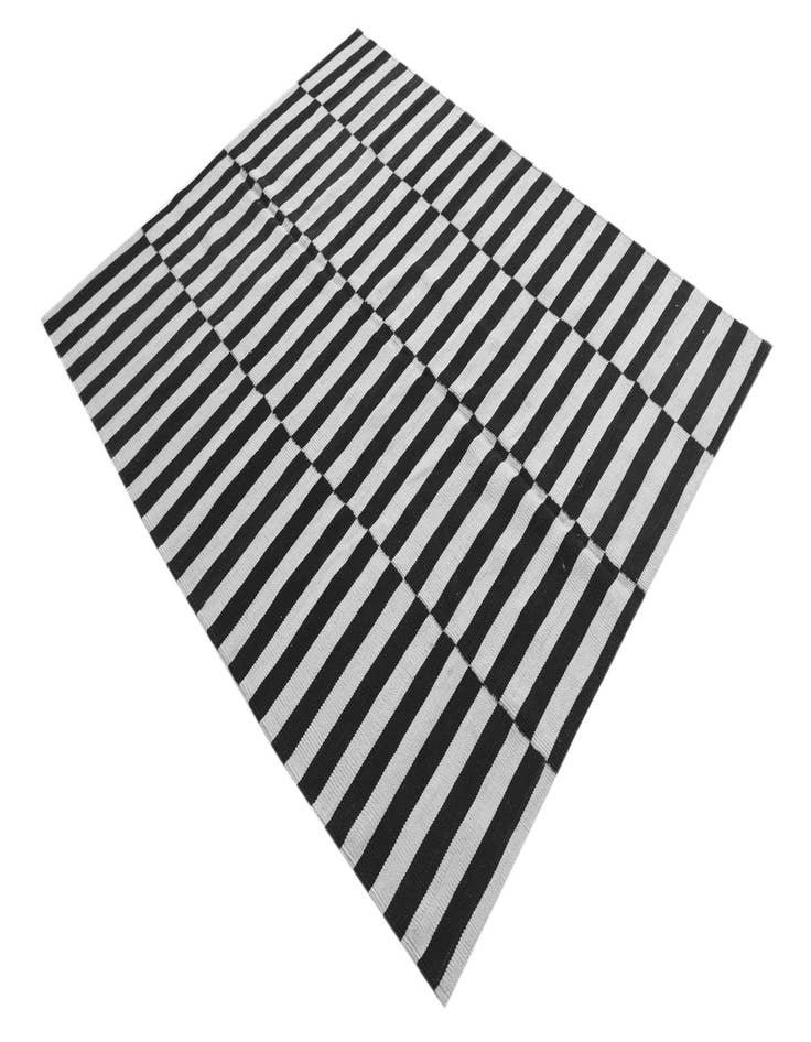 Detail image of  5' 1 x 6' 3  Hand Woven Kilim Modern Wool Rug