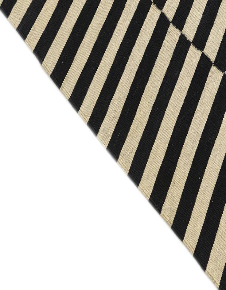 Detail image of  5' 1 x 6' 3  Hand Woven Kilim Modern Wool Rug