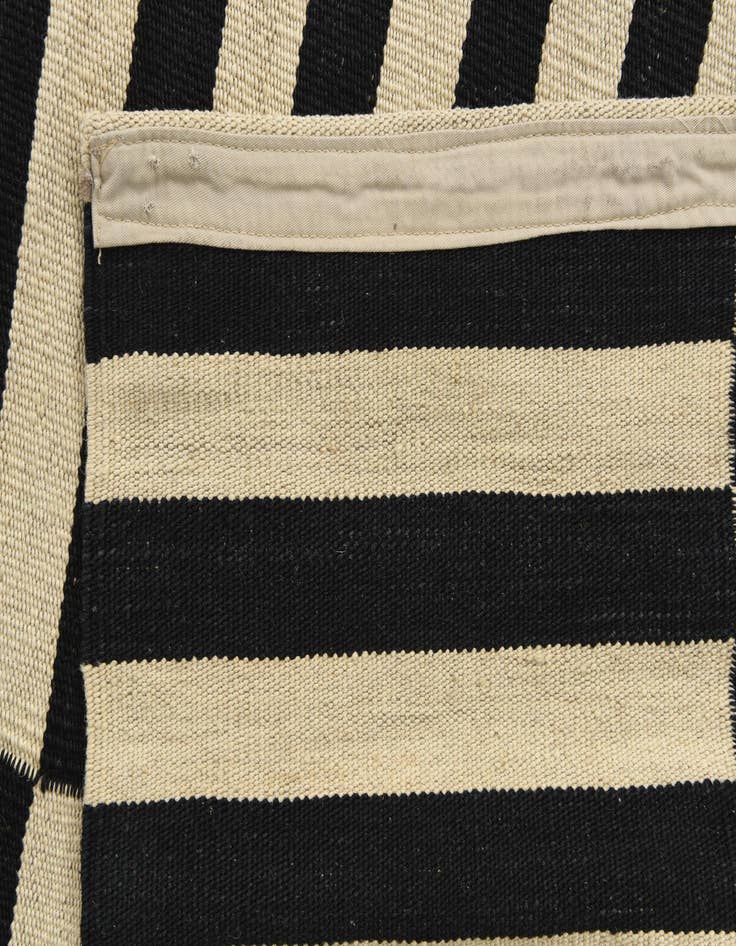 Detail image of  5' 1 x 6' 3  Hand Woven Kilim Modern Wool Rug