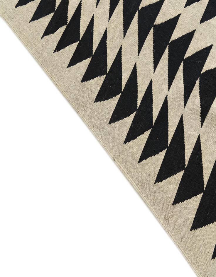 Detail image of  6' 9 x 9' 8  Hand Woven Kilim Modern Wool Rug