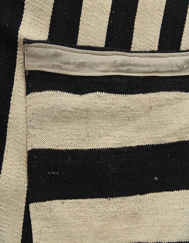 Detail image of  8' 3 x 9' 9  Hand Woven Kilim Modern Wool Rug