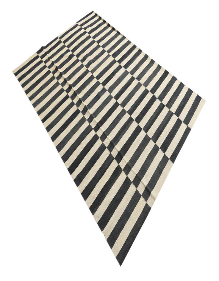 Detail image of  5' 4 x 7' 8  Hand Woven Kilim Modern Wool Rug