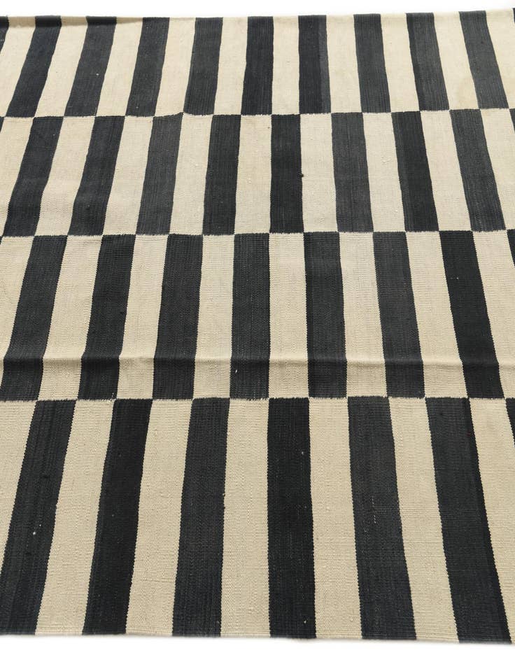 Detail image of  5' 4 x 7' 8  Hand Woven Kilim Modern Wool Rug