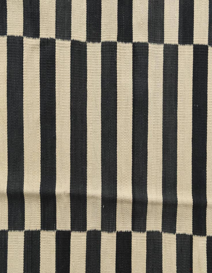 Detail image of  5' 4 x 7' 8  Hand Woven Kilim Modern Wool Rug