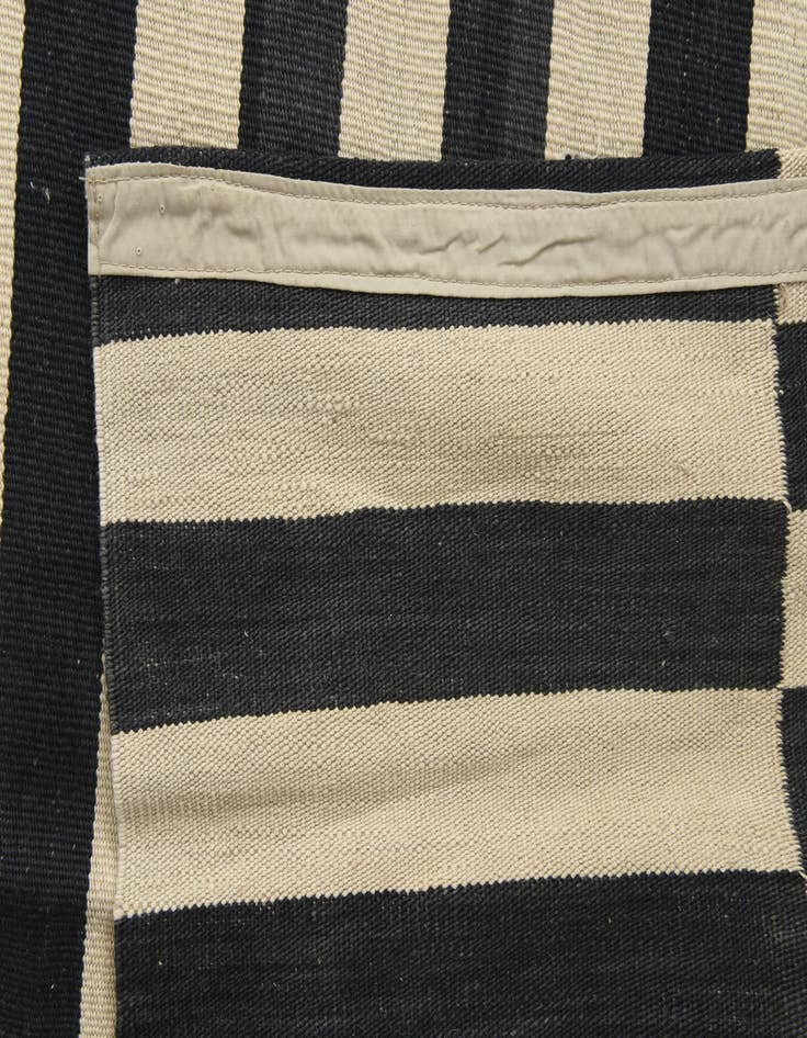 Detail image of  5' 4 x 7' 8  Hand Woven Kilim Modern Wool Rug