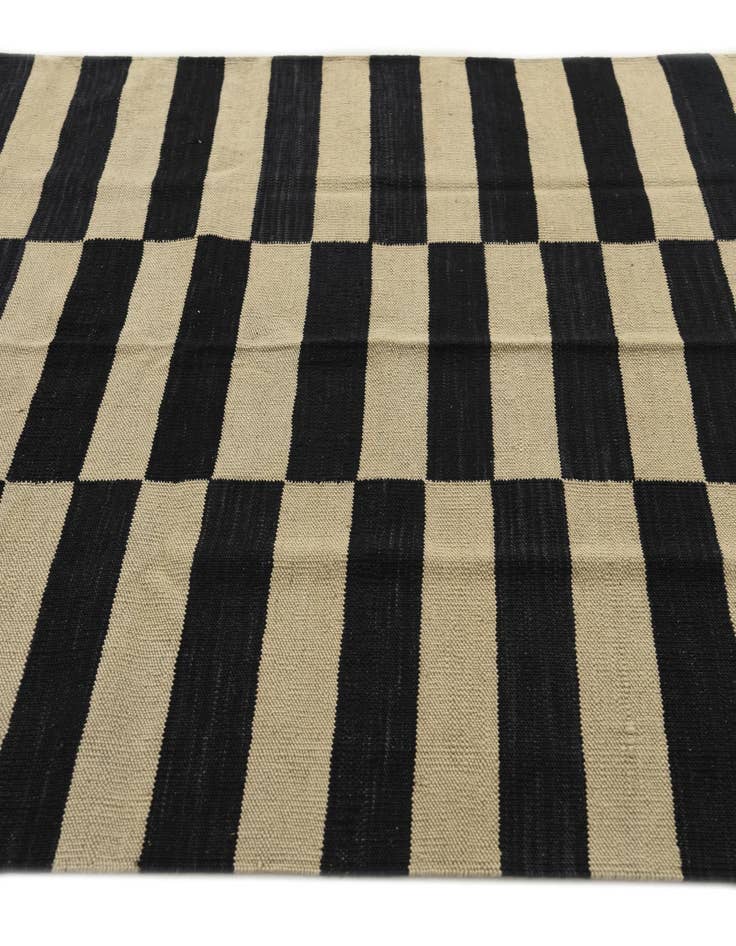 Detail image of  4' 2 x 5' 9  Hand Woven Kilim Modern Wool Rug