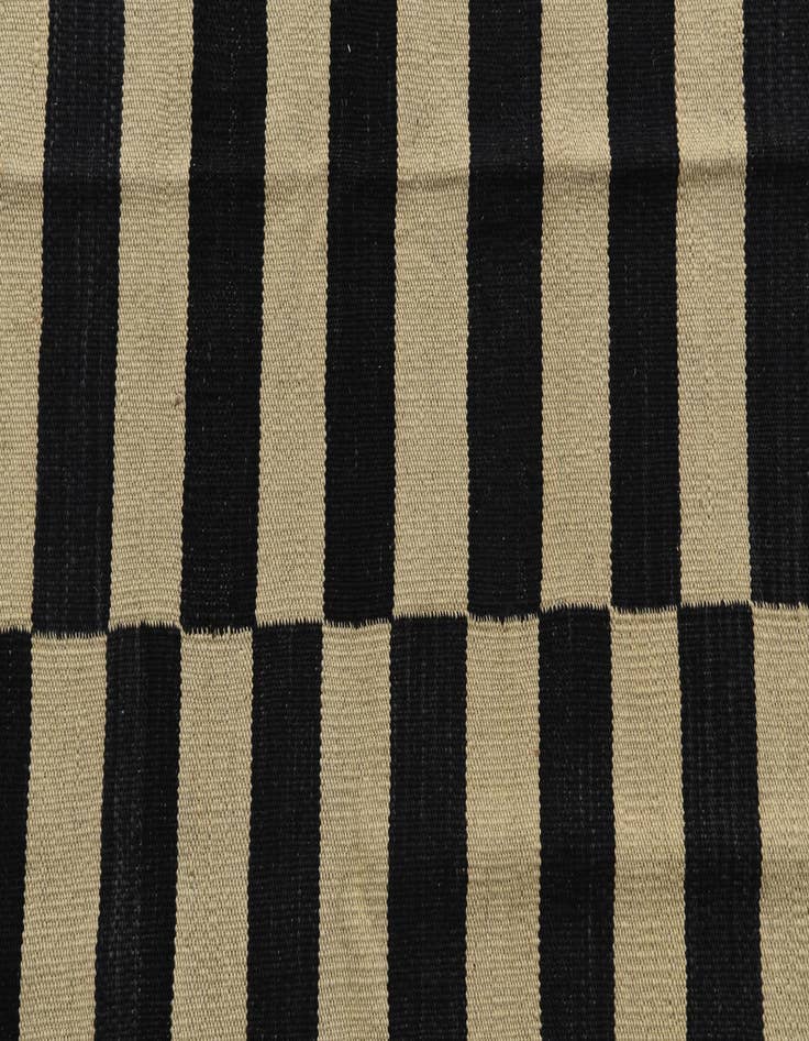 Detail image of  4' 2 x 5' 9  Hand Woven Kilim Modern Wool Rug