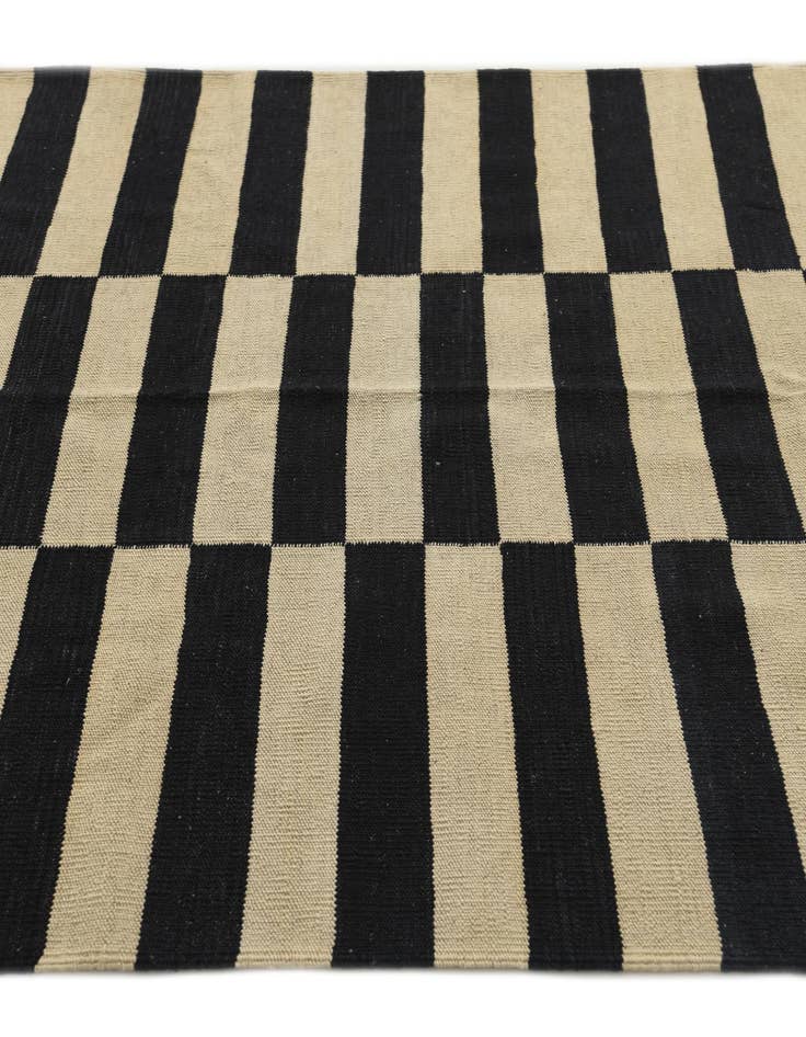 Detail image of  4' 3 x 5' 11  Hand Woven Kilim Modern Wool Rug