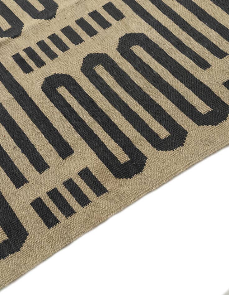 Detail image of  6' x 7' 5  Hand Woven Kilim Modern Wool Rug