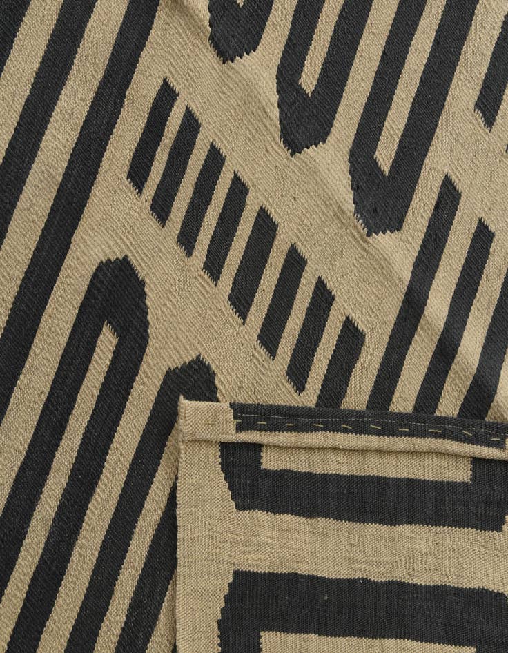 Detail image of  6' x 7' 5  Hand Woven Kilim Modern Wool Rug