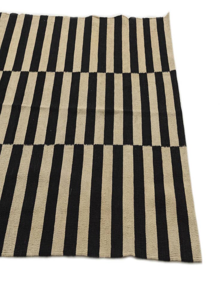 Detail image of  4' 3 x 6'  Hand Woven Kilim Modern Wool Rug