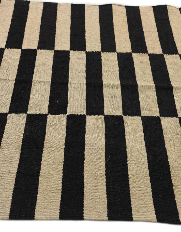 Detail image of  4' 3 x 6'  Hand Woven Kilim Modern Wool Rug