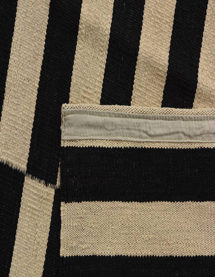 Detail image of  4' 3 x 6'  Hand Woven Kilim Modern Wool Rug