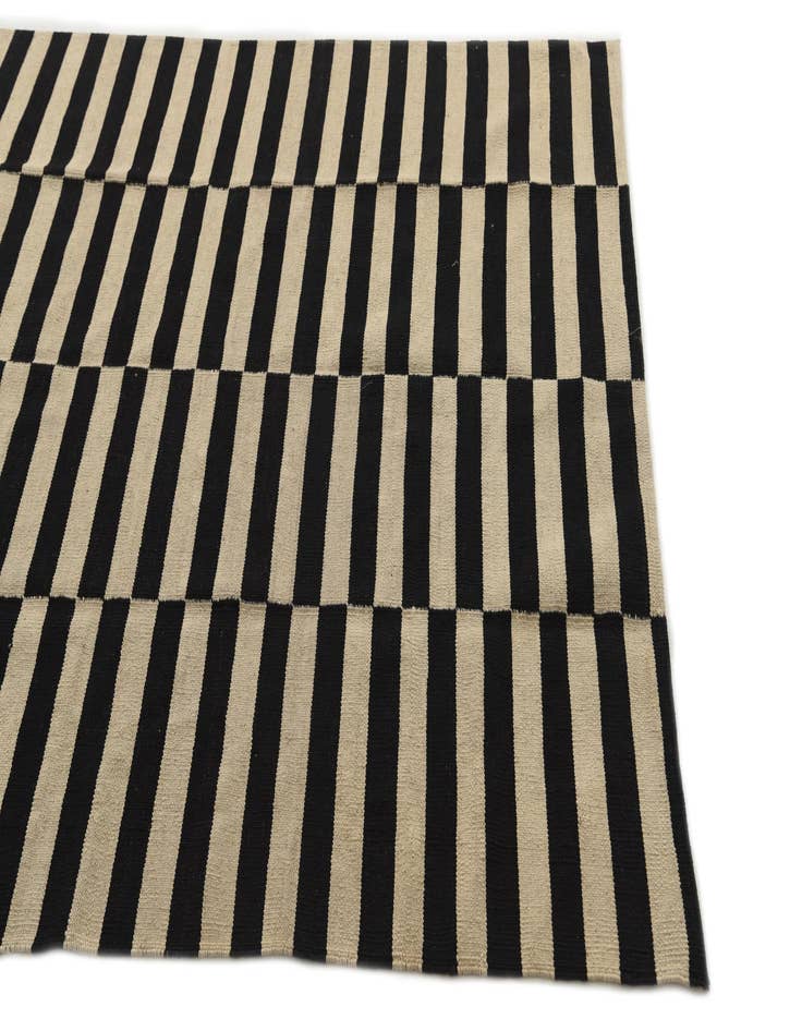 Detail image of  5' 1 x 6' 4  Hand Woven Kilim Modern Wool Rug