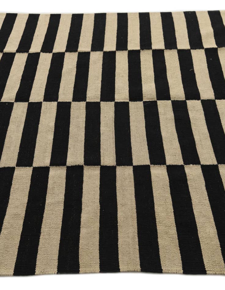 Detail image of  5' 1 x 6' 4  Hand Woven Kilim Modern Wool Rug