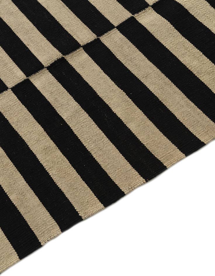 Detail image of  5' 1 x 6' 4  Hand Woven Kilim Modern Wool Rug