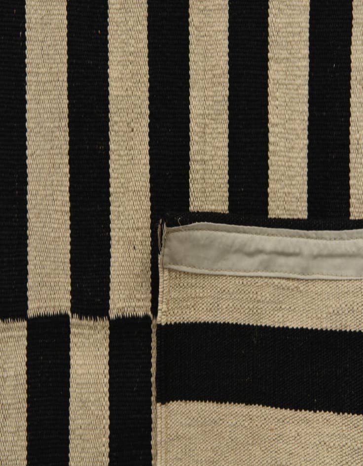 Detail image of  5' 1 x 6' 4  Hand Woven Kilim Modern Wool Rug