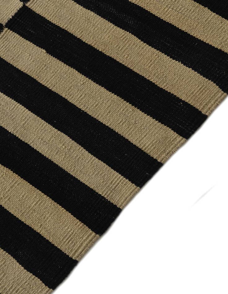 Detail image of  4' 3 x 6'  Hand Woven Kilim Modern Wool Rug