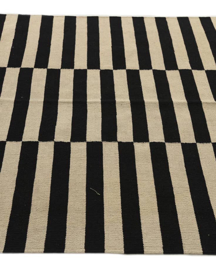 Detail image of  4' 1 x 5' 10  Hand Woven Kilim Modern Wool Rug