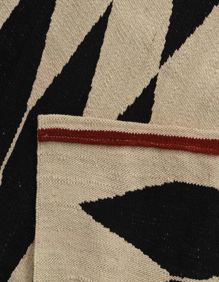 Detail image of  5' 6 x 7' 5  Hand Woven Kilim Modern Wool Rug