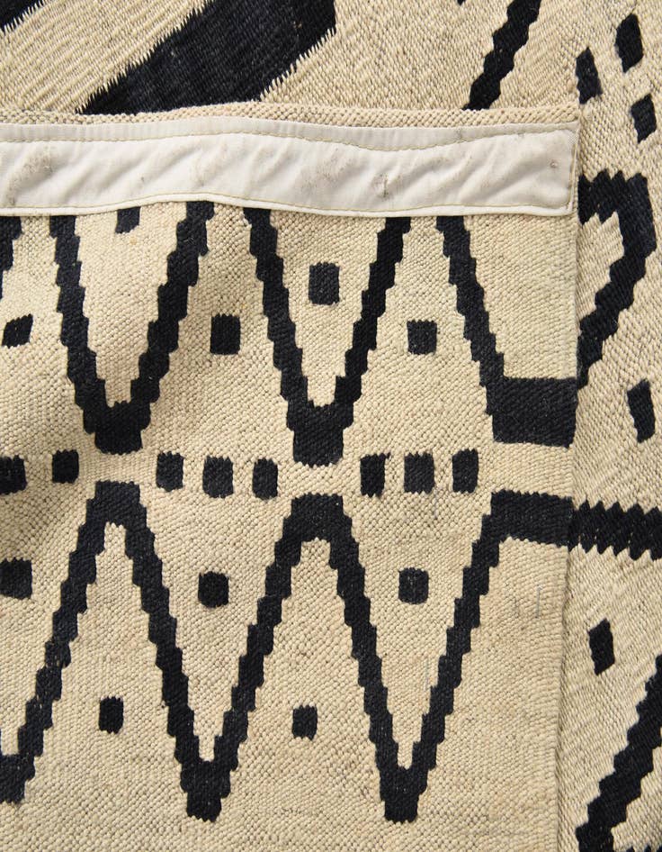 Detail image of  8' 6 x 9' 5  Hand Woven Kilim Modern Wool Rug