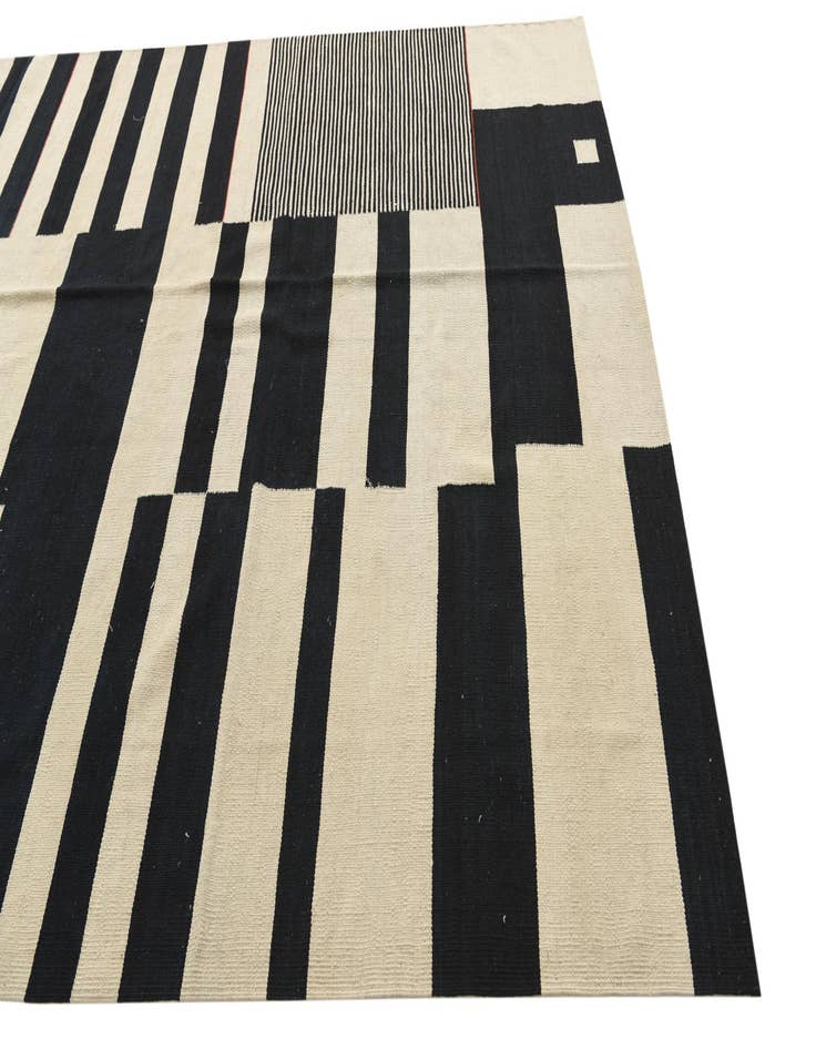 Detail image of  6' 6 x 9' 6  Hand Woven Kilim Modern Wool Rug