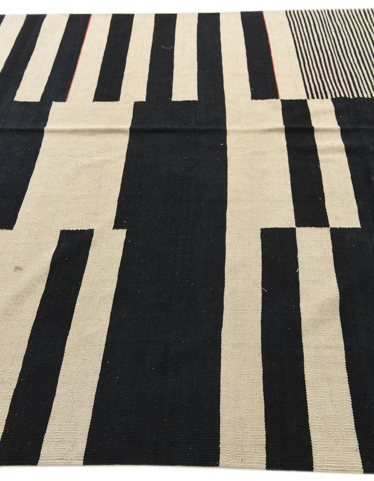 Detail image of  6' 6 x 9' 6  Hand Woven Kilim Modern Wool Rug
