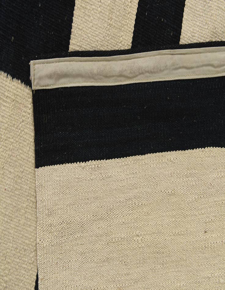 Detail image of  6' 6 x 9' 6  Hand Woven Kilim Modern Wool Rug