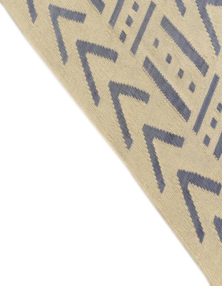 Detail image of  5' 3 x 6' 5  Hand Woven Kilim Modern Wool Rug