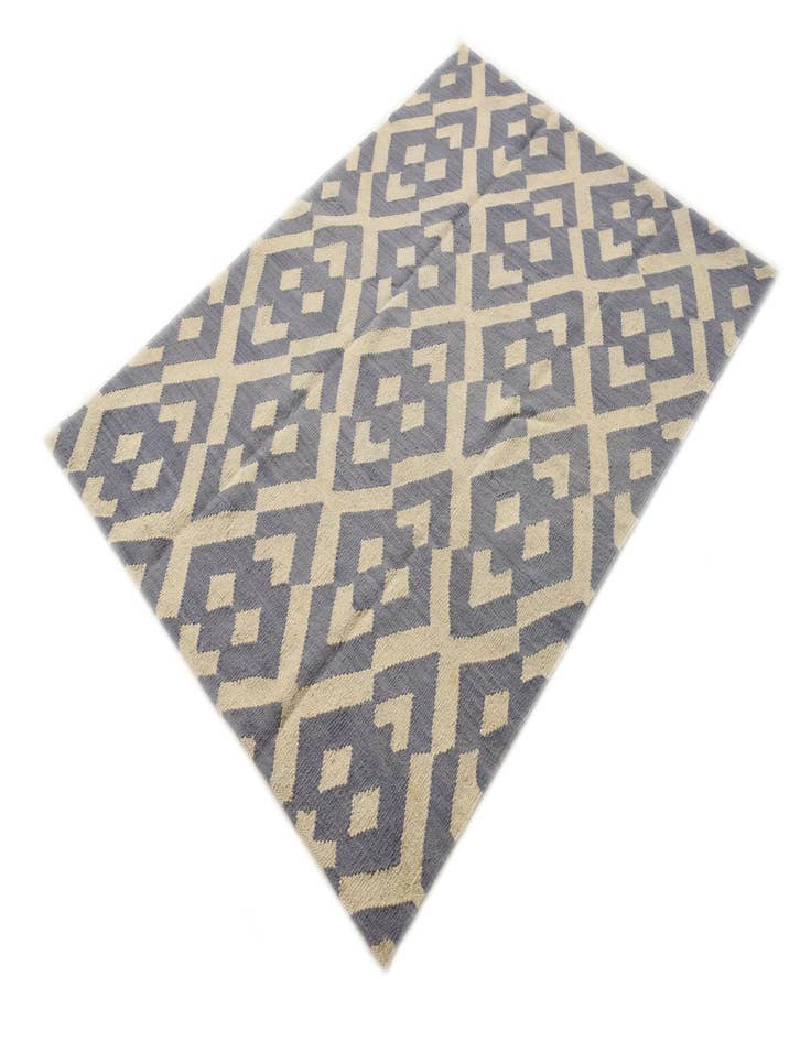 Detail image of  4' 1 x 5' 8  Hand Woven Kilim Modern Wool Rug