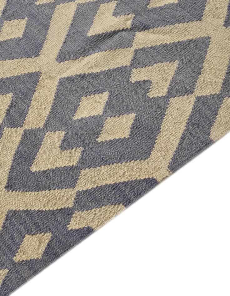 Detail image of  4' 1 x 5' 8  Hand Woven Kilim Modern Wool Rug