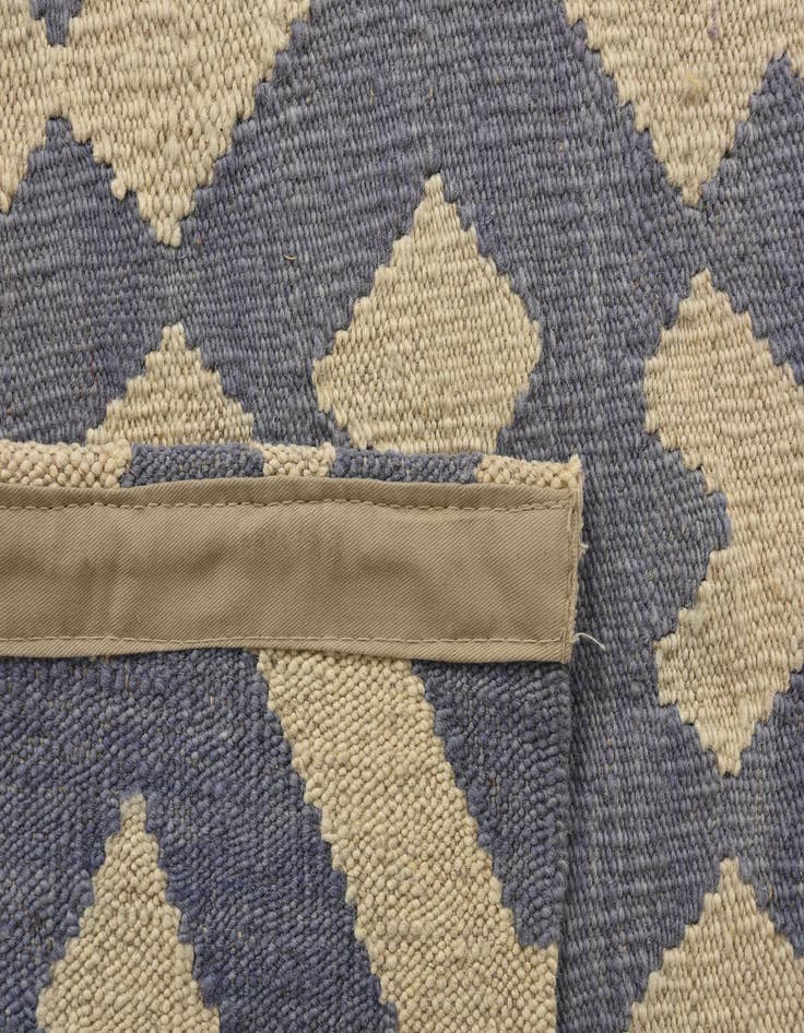 Detail image of  4' 1 x 5' 8  Hand Woven Kilim Modern Wool Rug